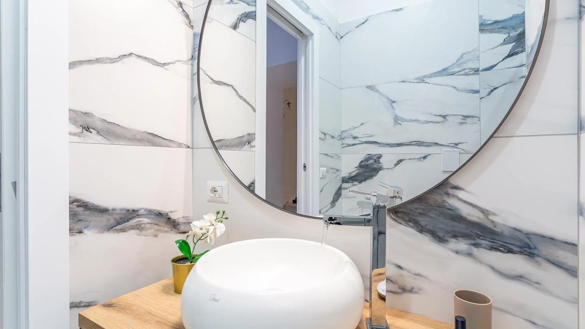 Apartment Iflat Monti Brand New Spacious & Comfortable Gem Rome